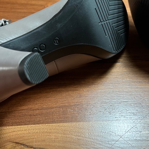 Ecco Danish Design - Gray -  8/8.5 - Picture 4 of 4